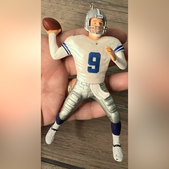 Hallmark NEW 2009 Christmas Ornament NFL Tony Romo 15th Football Legends series - Picture 8 of 10